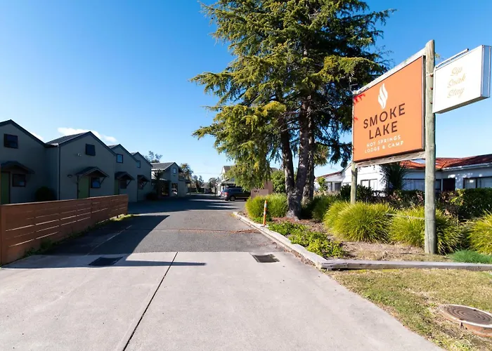Smoke Hot Springs & Camp
