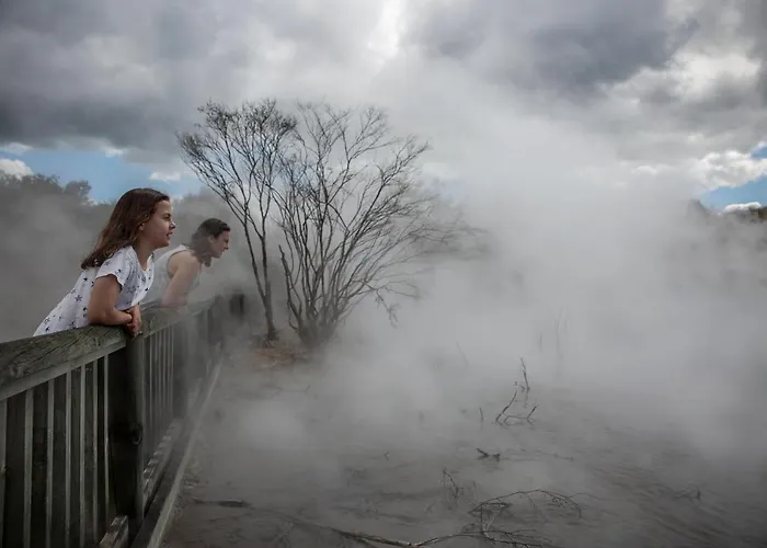 Smoke Hot Springs & Camp *